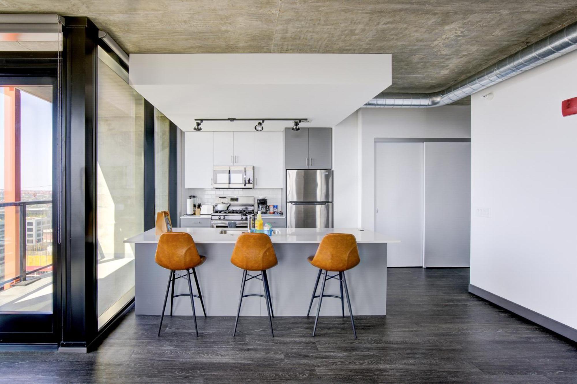 2br Designer Loft Modern Luxe In Center Apartment *