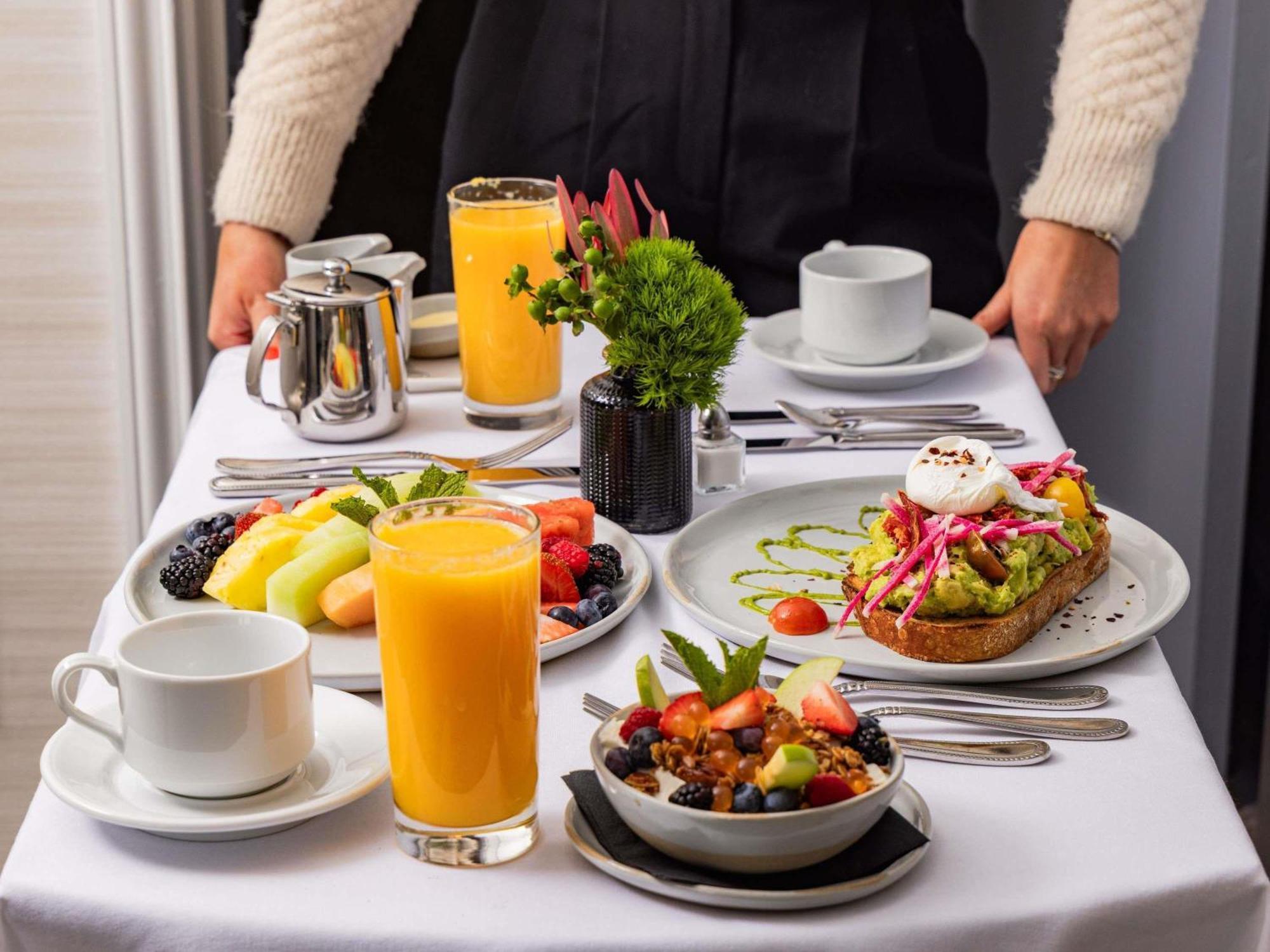 Fairmont Millennium Park 4*