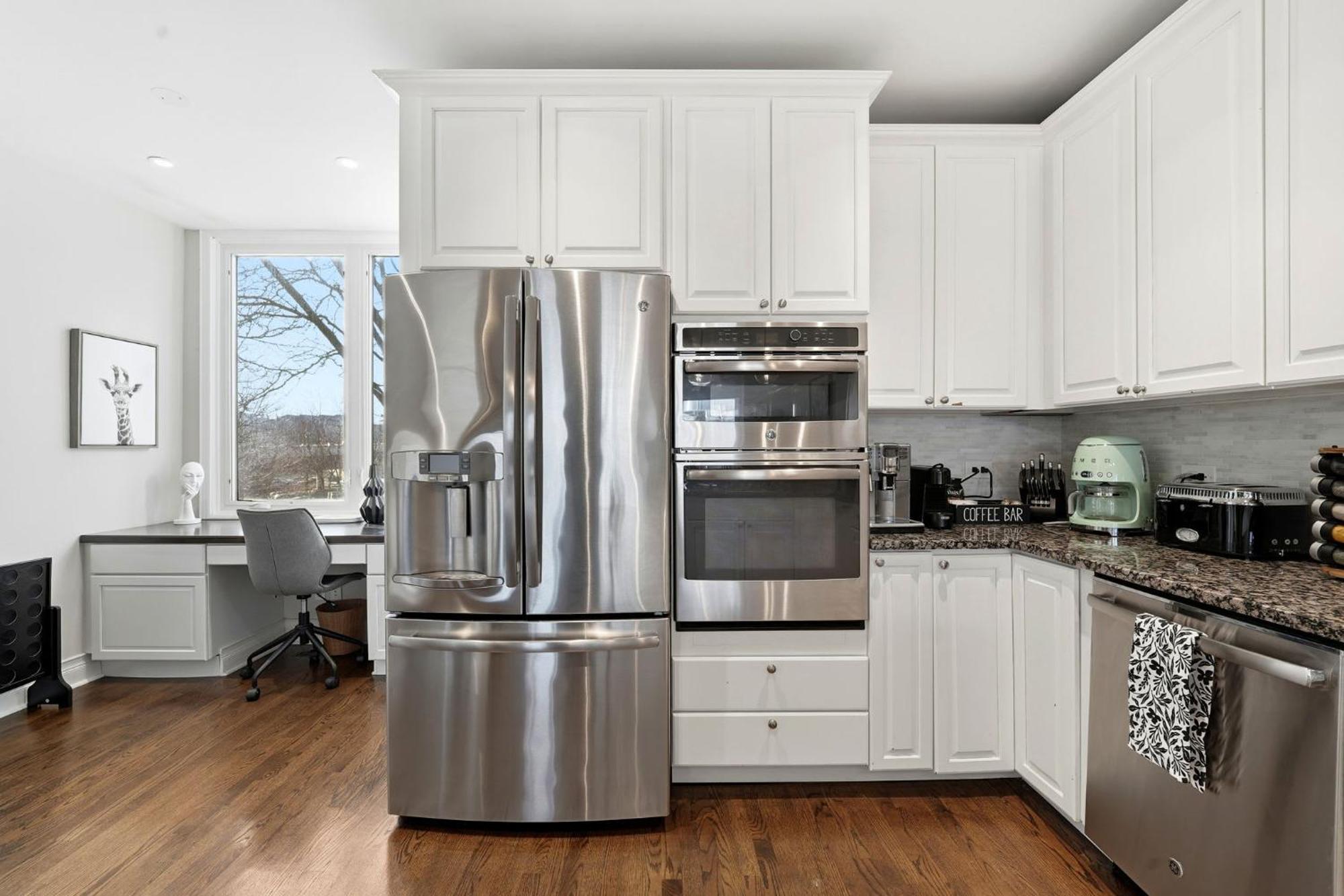 River West Modern 4-bd With Patio & Balcony Holiday home