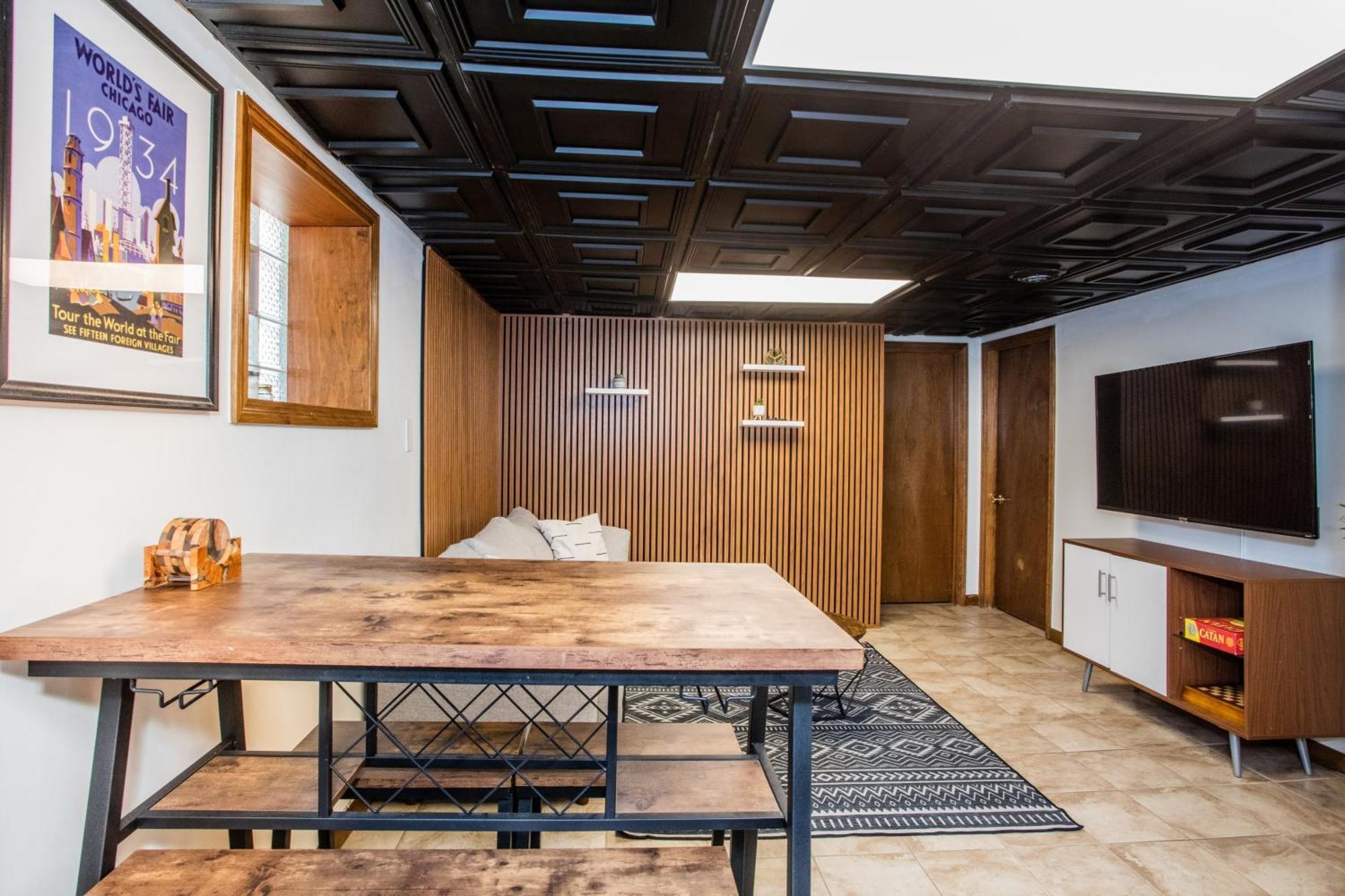 Stylish Garden-level 2br: Quiet Neighborhood Apartment