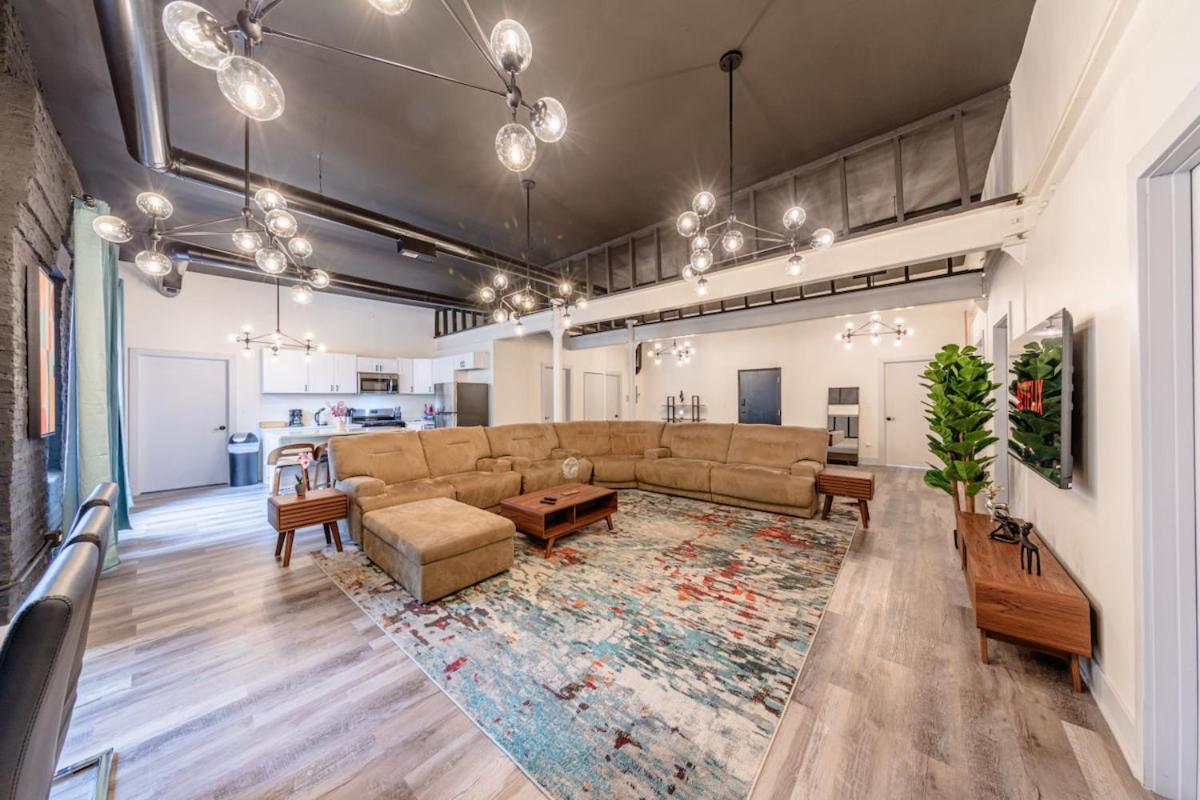 Luxury 5br W King Bed And Pool Table Near Chinatown 2010 South Wabash - 4f Apartment Chicago