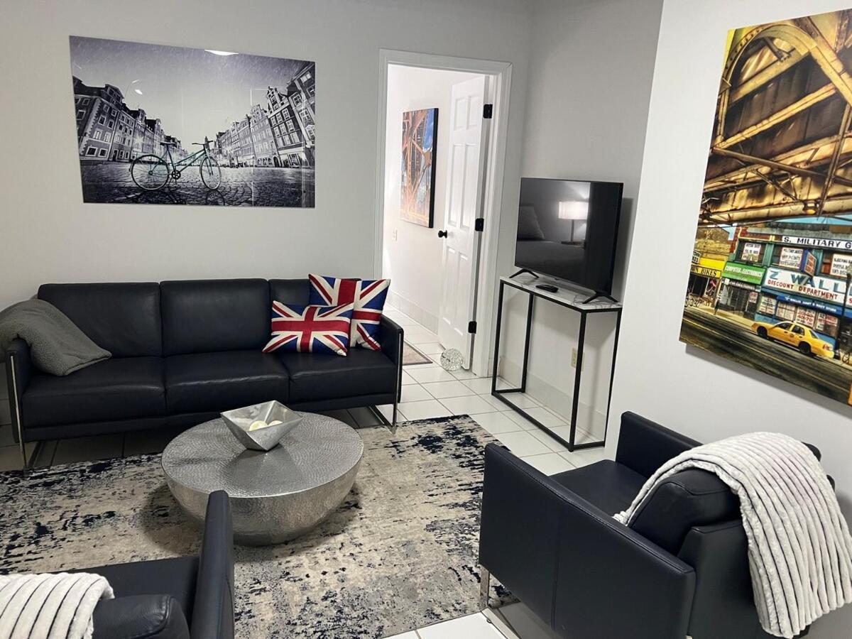 Private 2br 2ba Heart Of Boystown Walk To Wrigley Apartment Chicago