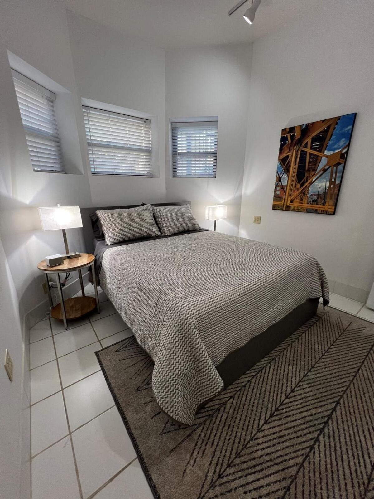 Private 2br 2ba Heart Of Boystown Walk To Wrigley *