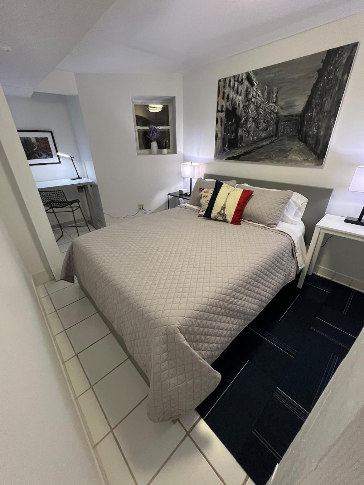 Private 2br 2ba Heart Of Boystown Walk To Wrigley Apartment