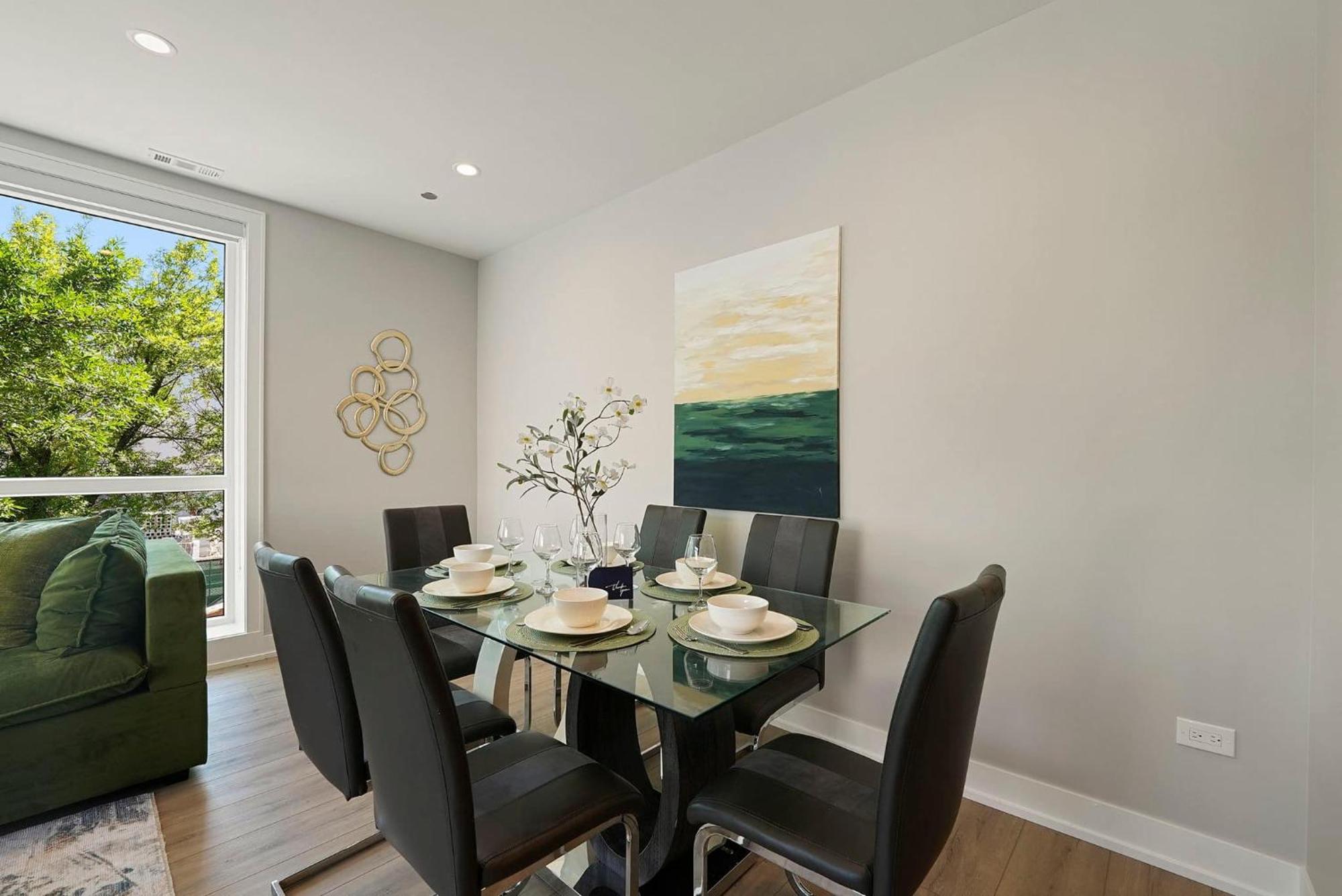 Apartment Welcoming Month Long 2bd 2ba With Parking *