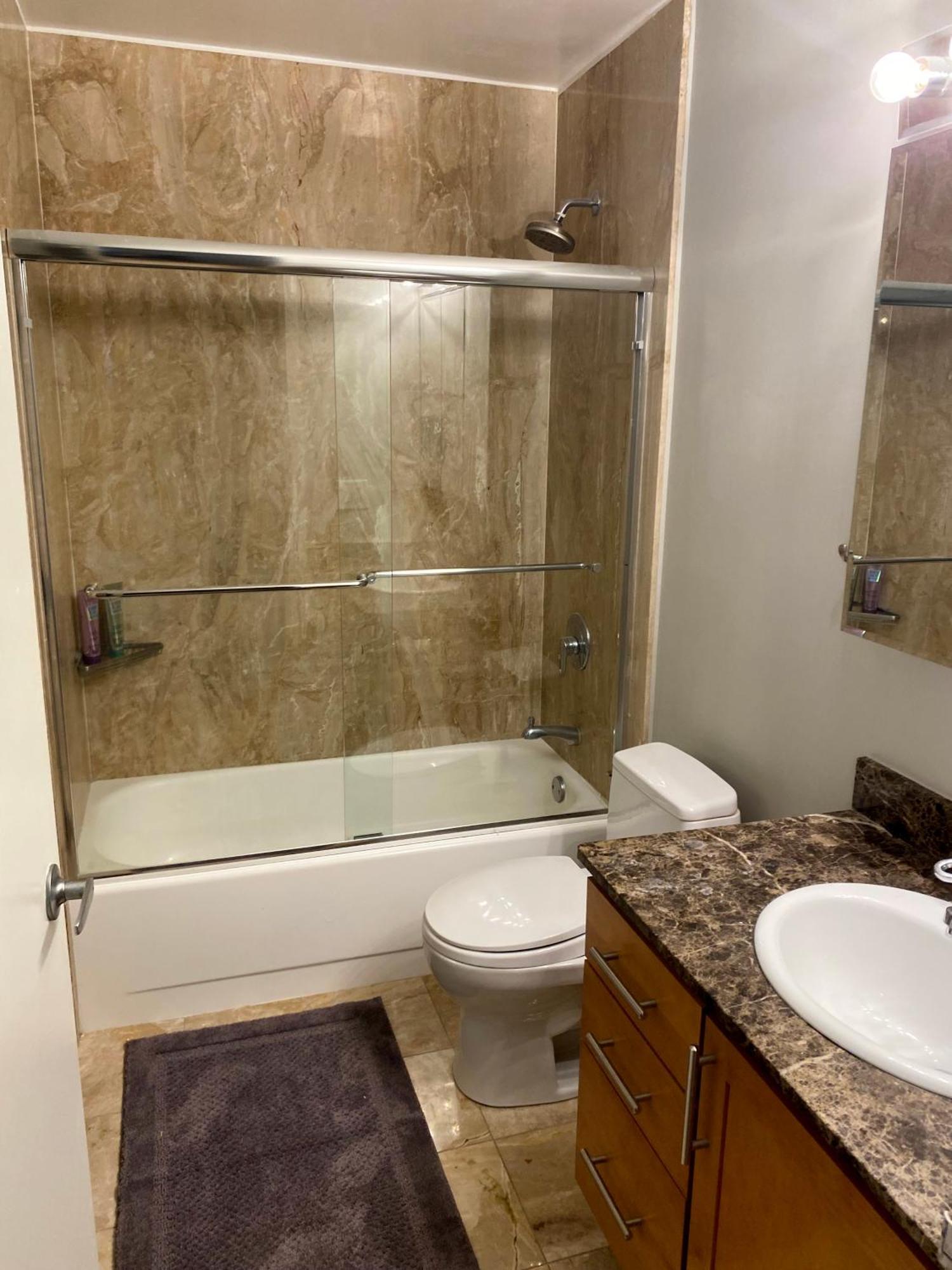 Apartment River North Magnificent Mile Condo, And Views, 43rd Floor Corner, Parking Included! Chicago