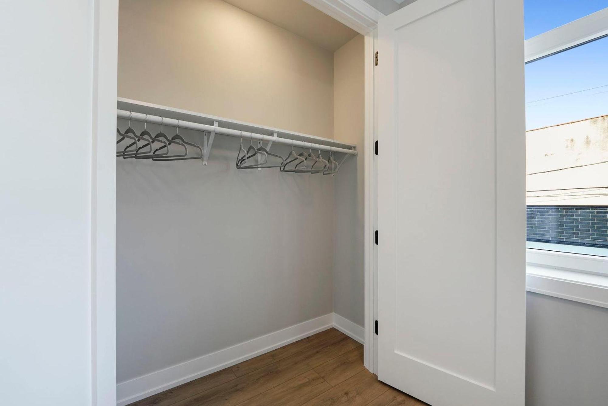 Welcoming Month Long 2bd 2ba With Parking Chicago