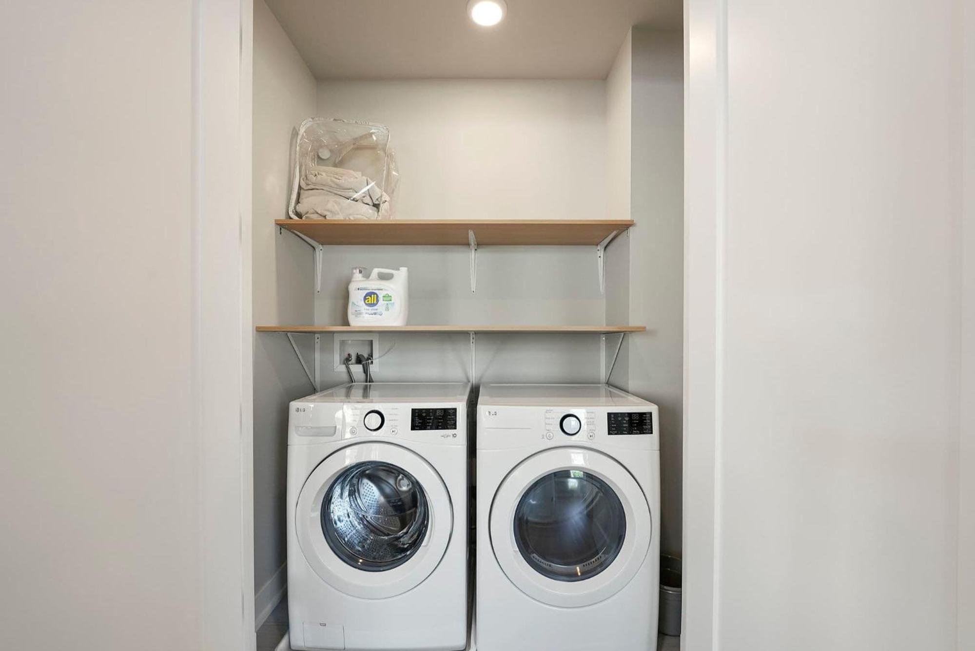Modern By Med District With Parking & Laundry Chicago