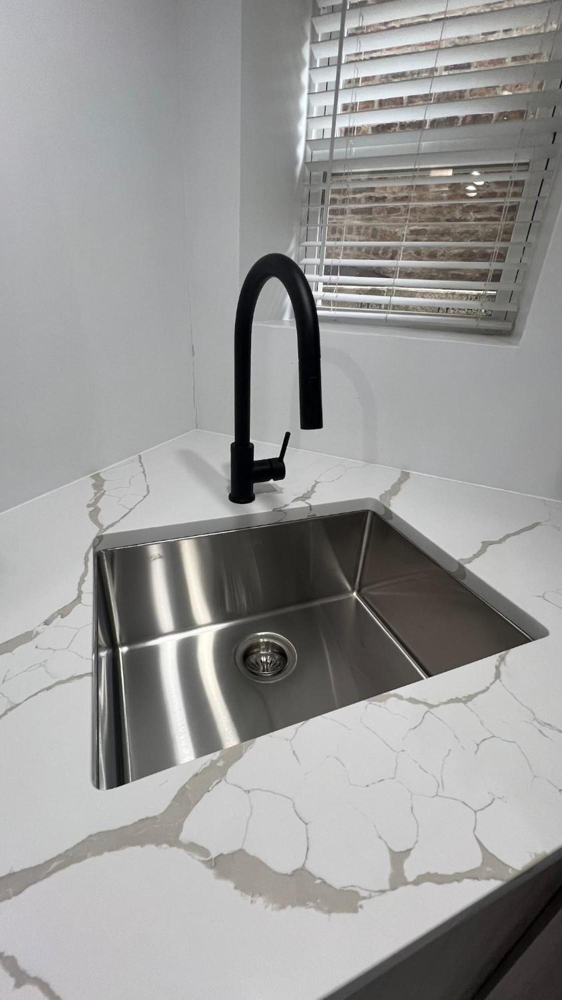 Private 2br 2ba Heart Of Boystown Walk To Wrigley Apartment Chicago