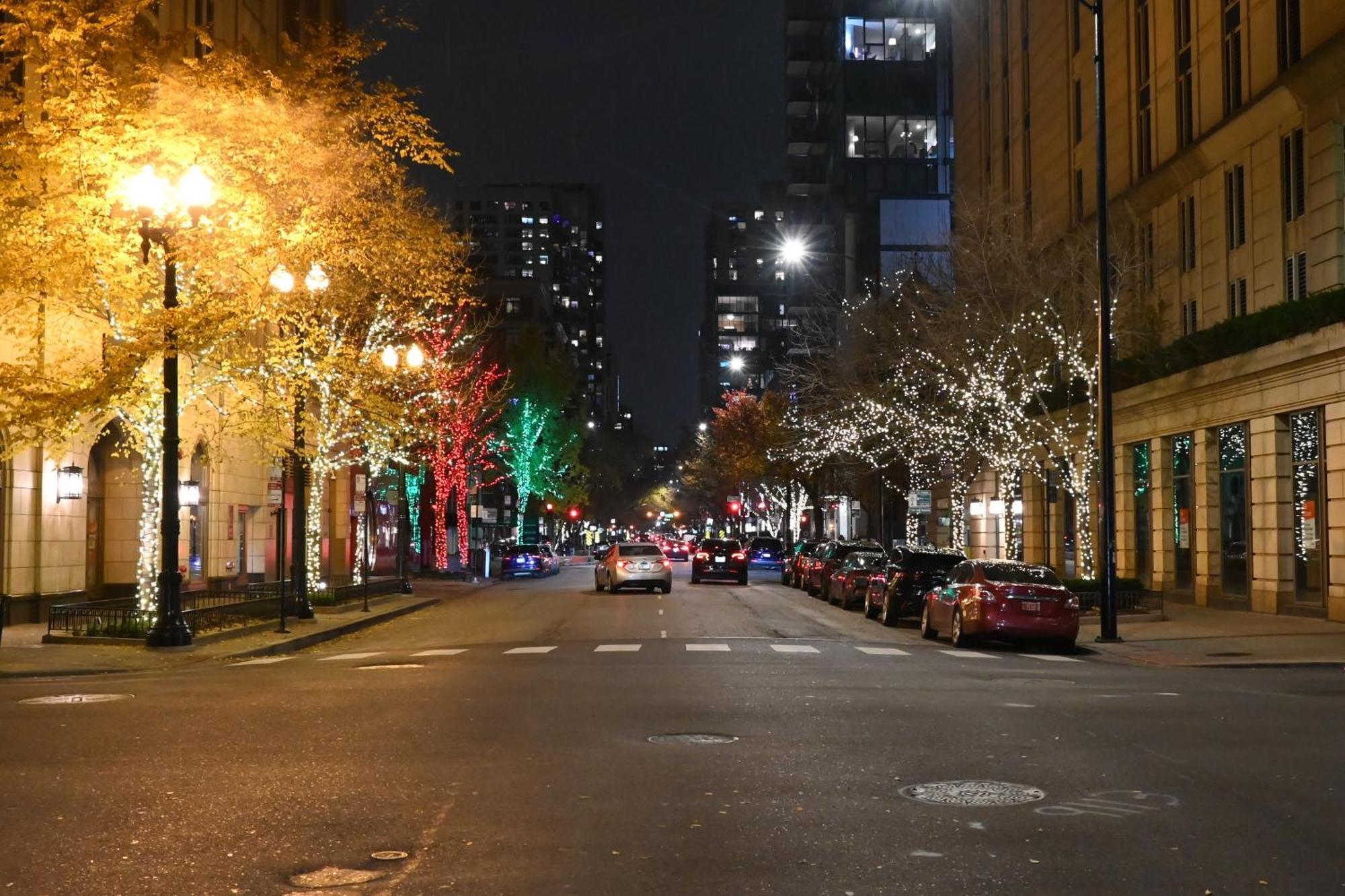 River North Magnificent Mile Condo, And Views, 43rd Floor Corner, Parking Included! * Chicago