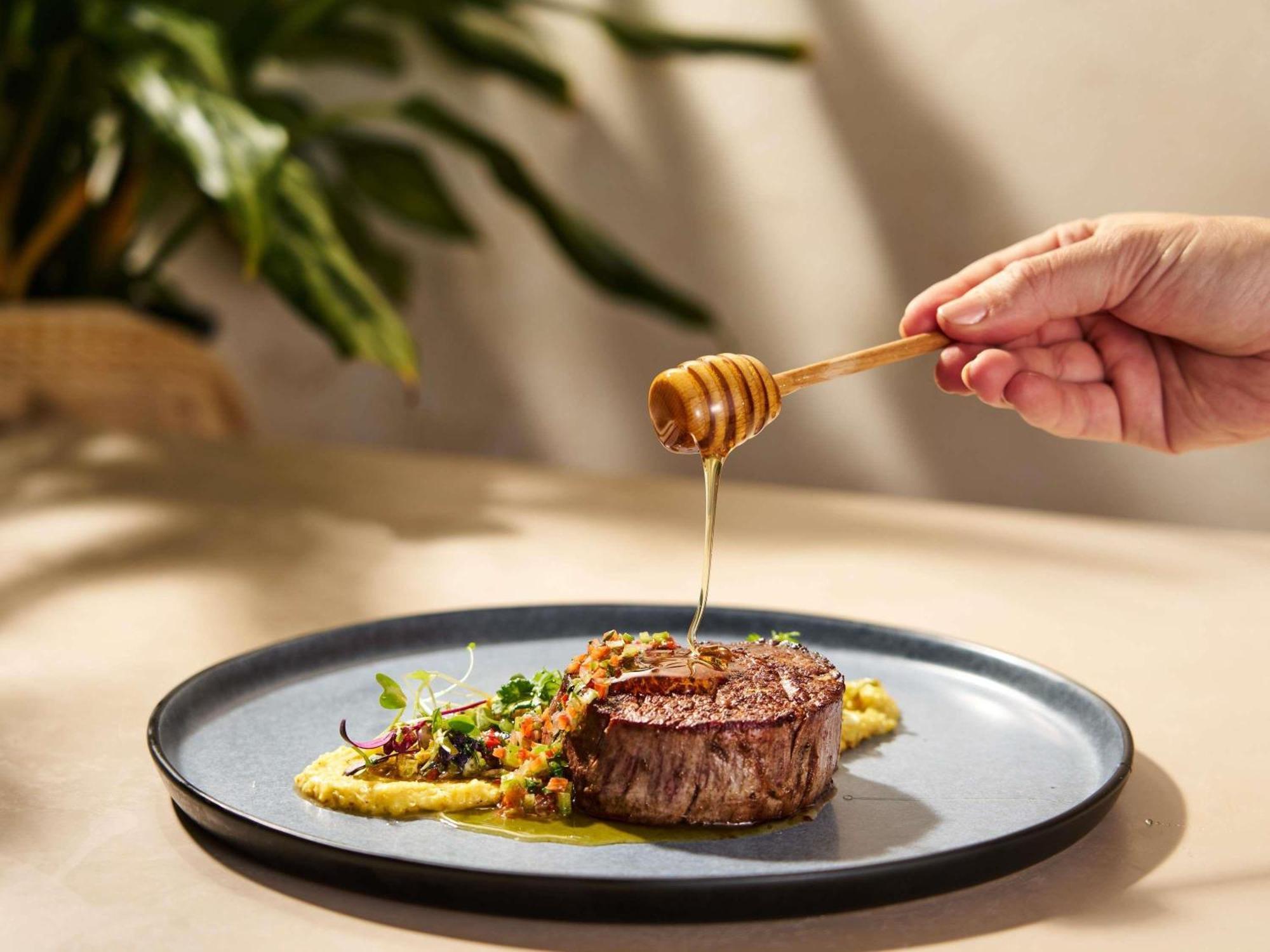 Fairmont Millennium Park 4*