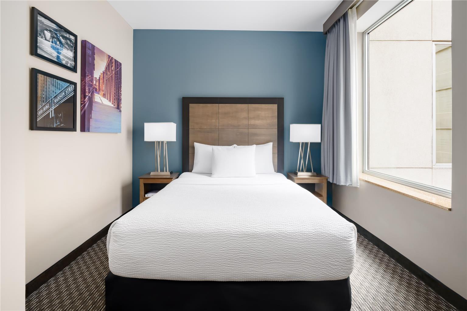 La Quinta & By Wyndham Downtown Chicago