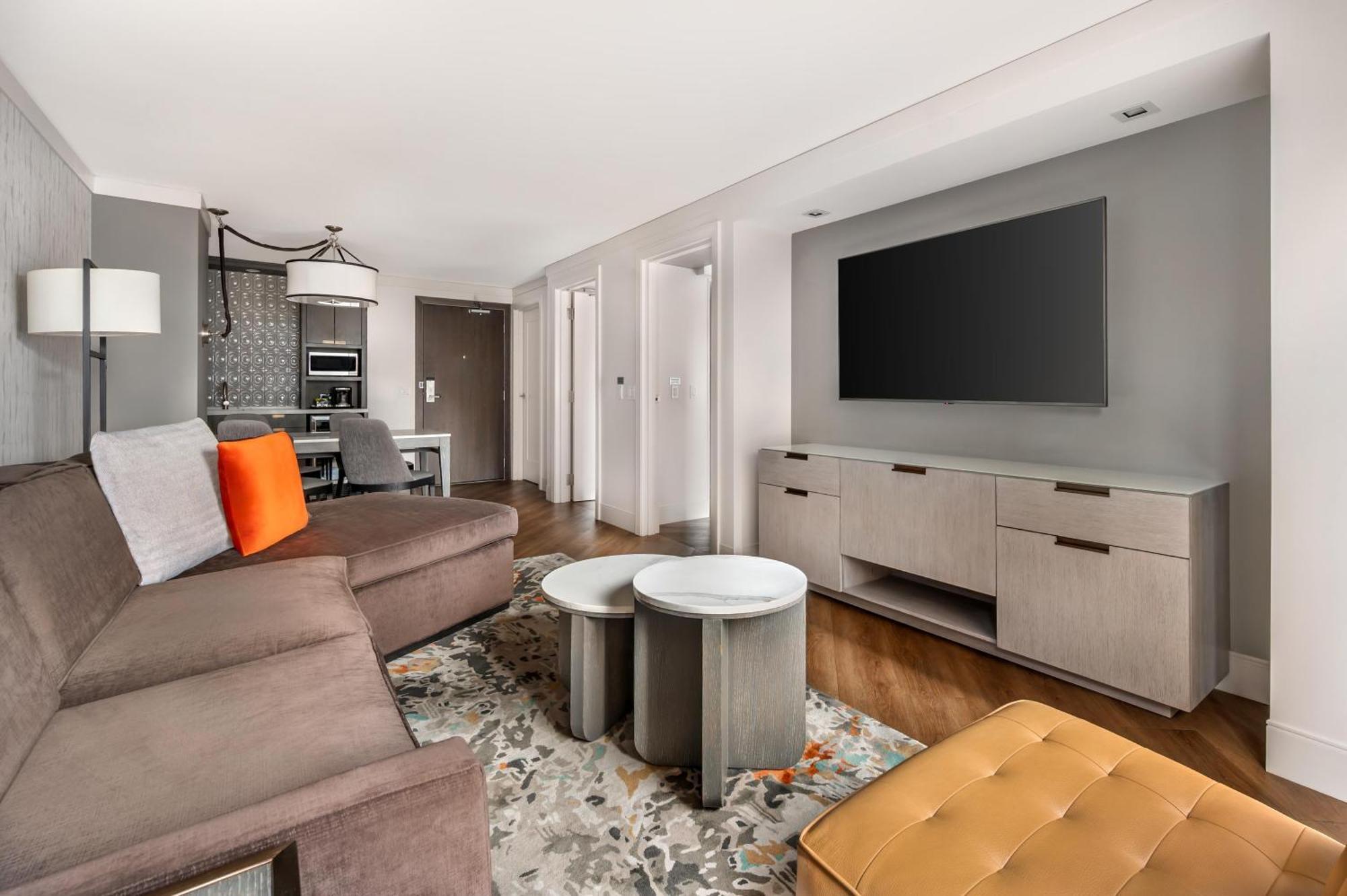 Hilton Grand Vacations Club Magnificent Mile Hotel Chicago