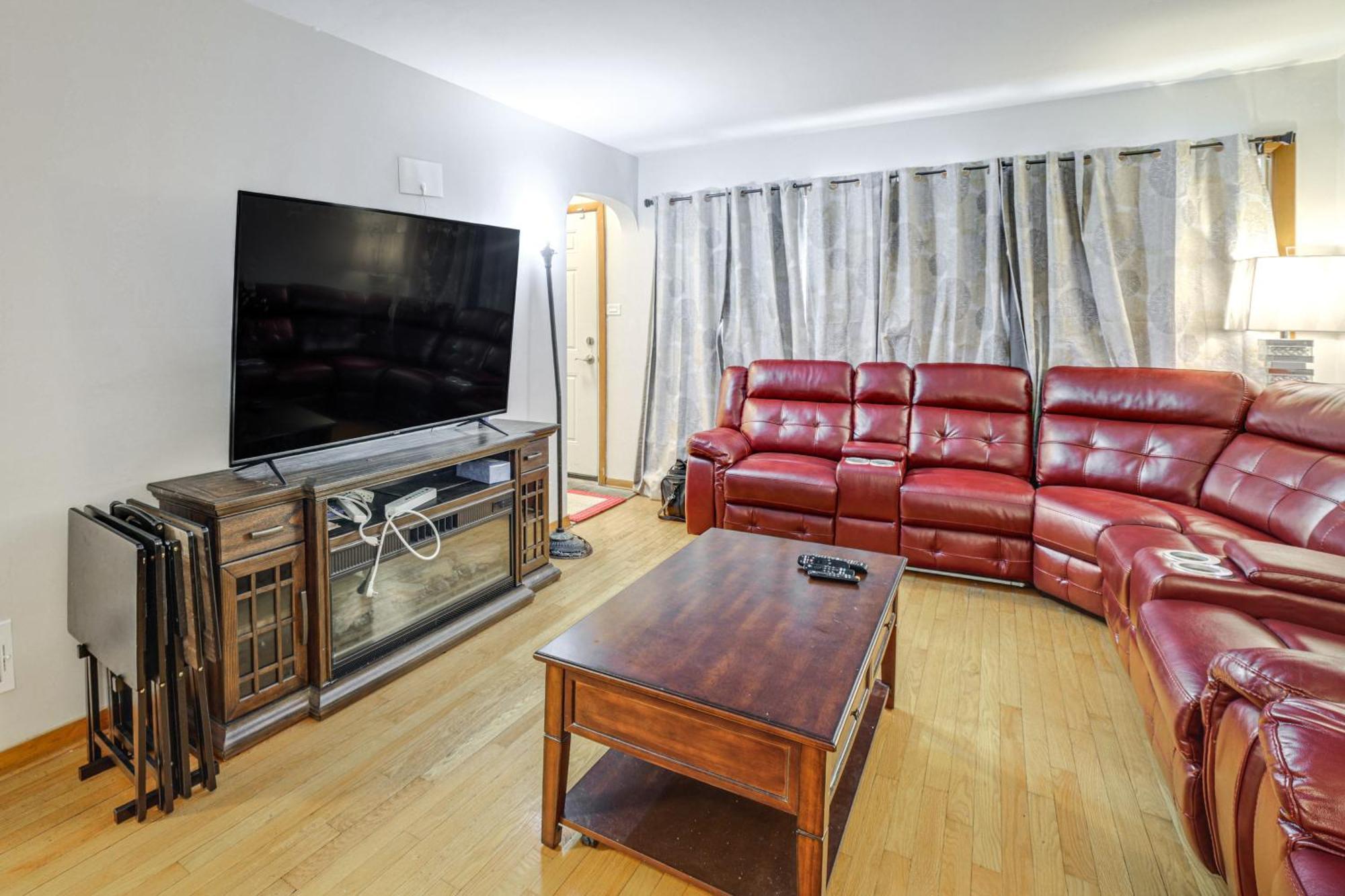 Commuter-friendly In Chicago's South Side *
