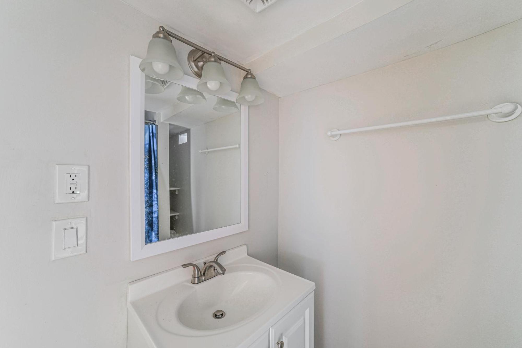 Commuter-friendly In Chicago's South Side Holiday home *