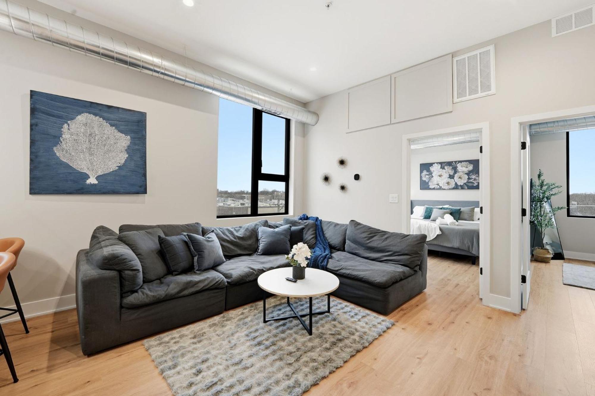 Apartment Edgewater With Free Parking Gym Modern Living