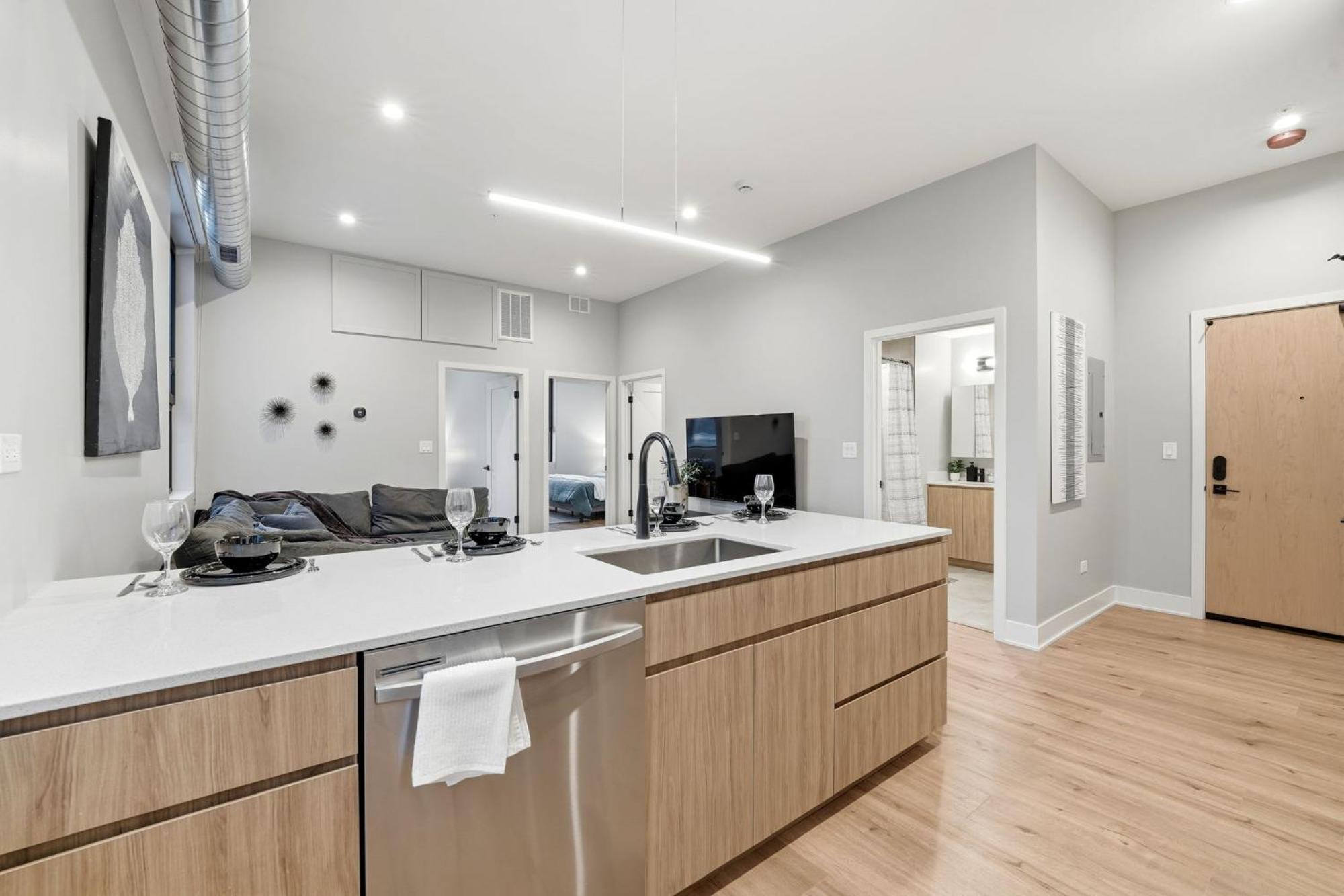 Edgewater With Free Parking Gym Modern Living