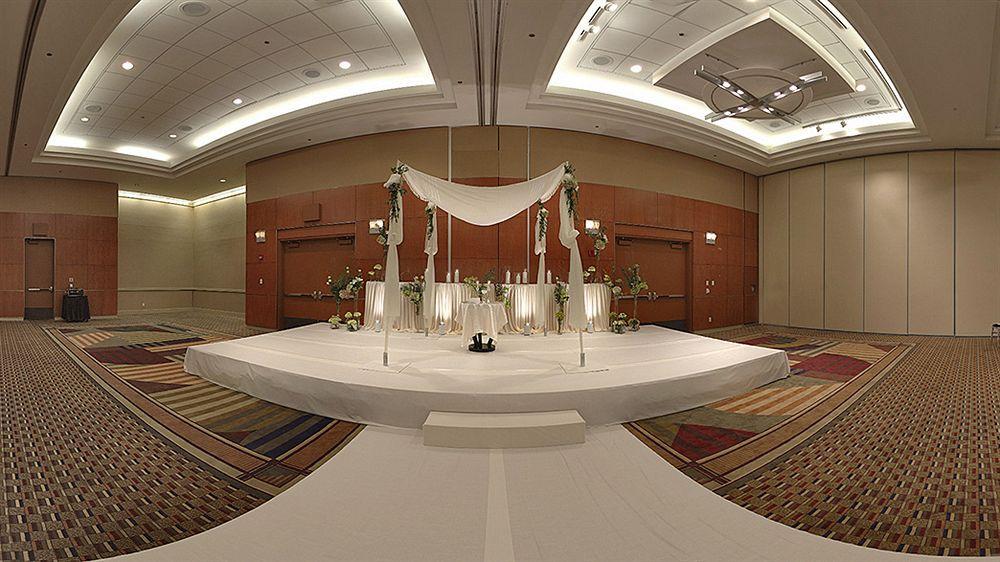 Embassy By Hilton Downtown Magnificent Mile Hotel 4*