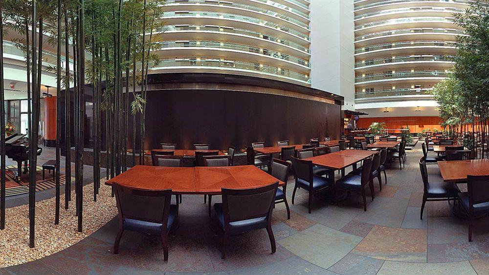 Embassy By Hilton Downtown Magnificent Mile 4*