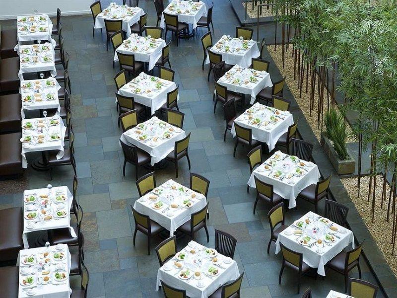 Hotel Embassy By Hilton Downtown Magnificent Mile 4*