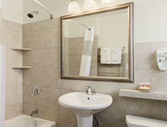 Versey Lincoln Park Hotel