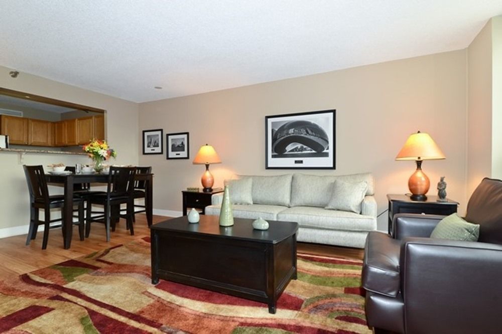 Apart-hotel Corporate Suites Network - 555 W. Madison 3*