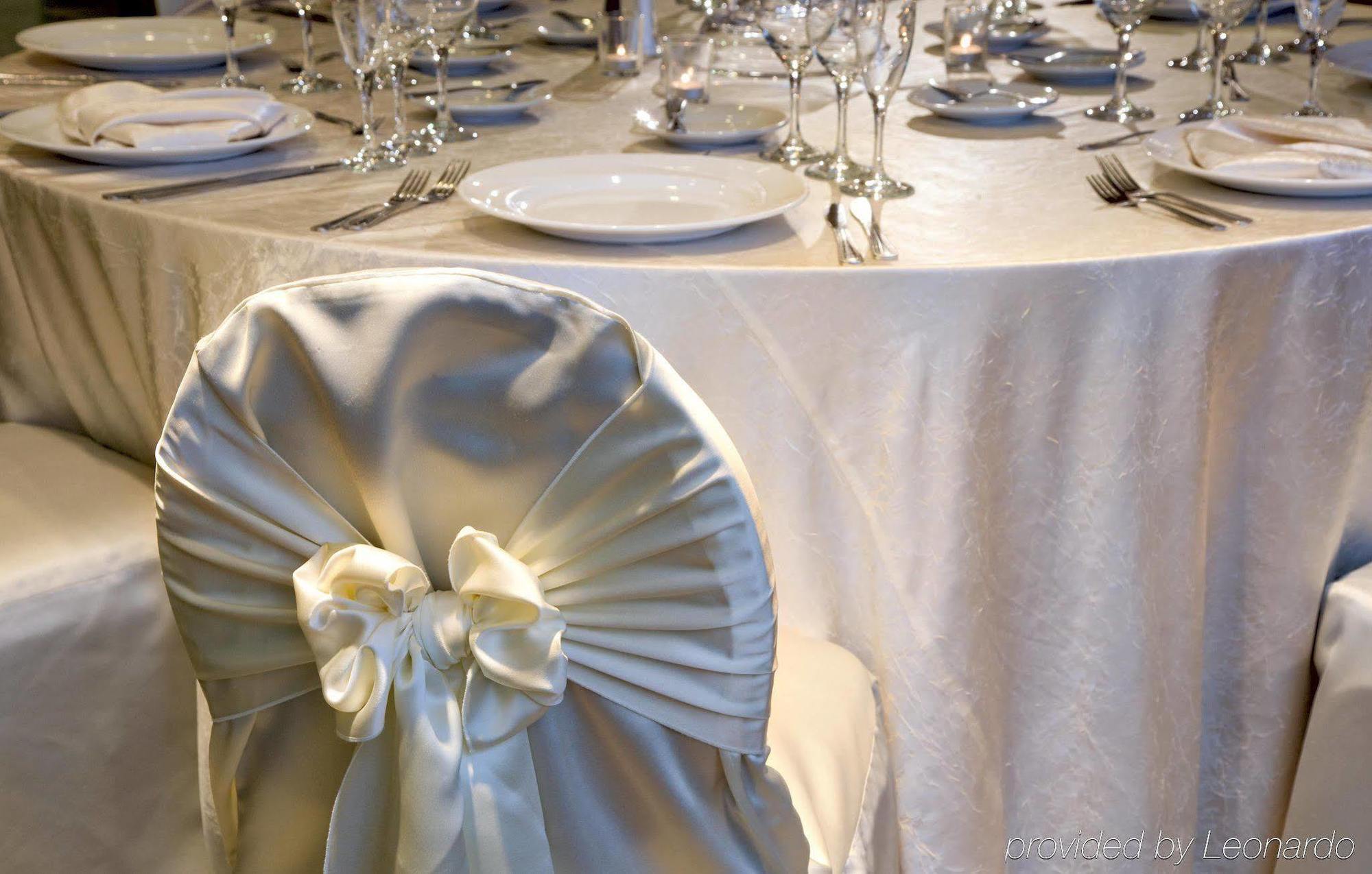 Embassy By Hilton Downtown Magnificent Mile Hotel 4*