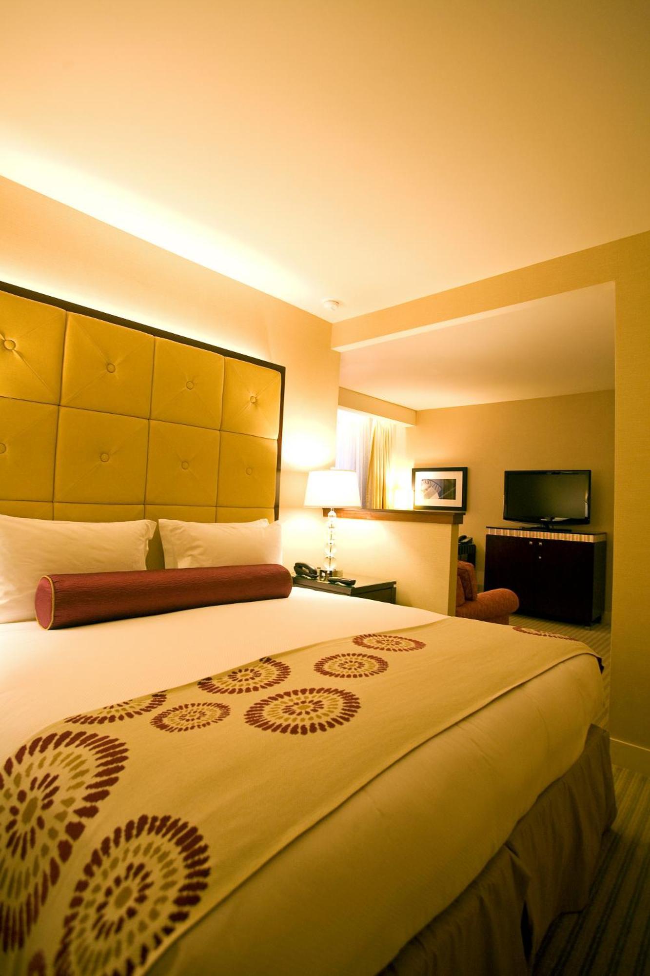 Millennium Knickerbocker Hotel 4*