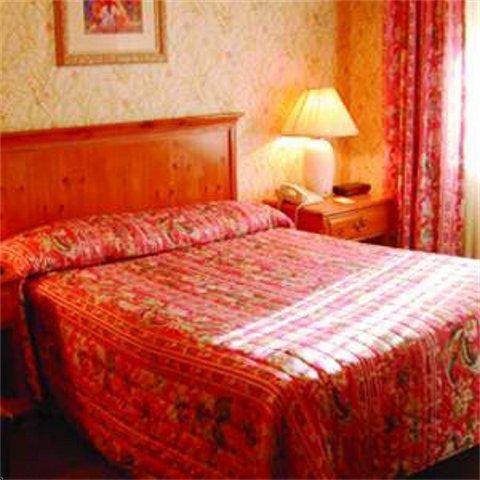 At Lincoln Park Hotel