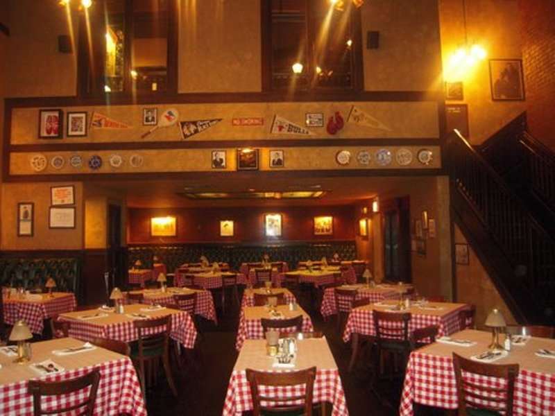 Embassy By Hilton Downtown Magnificent Mile Hotel 4*