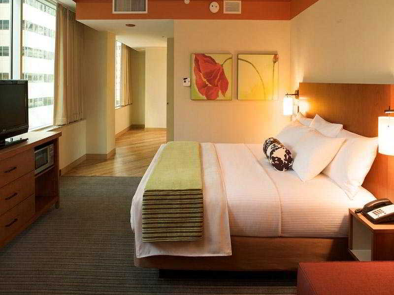 La Quinta & By Wyndham Downtown Chicago