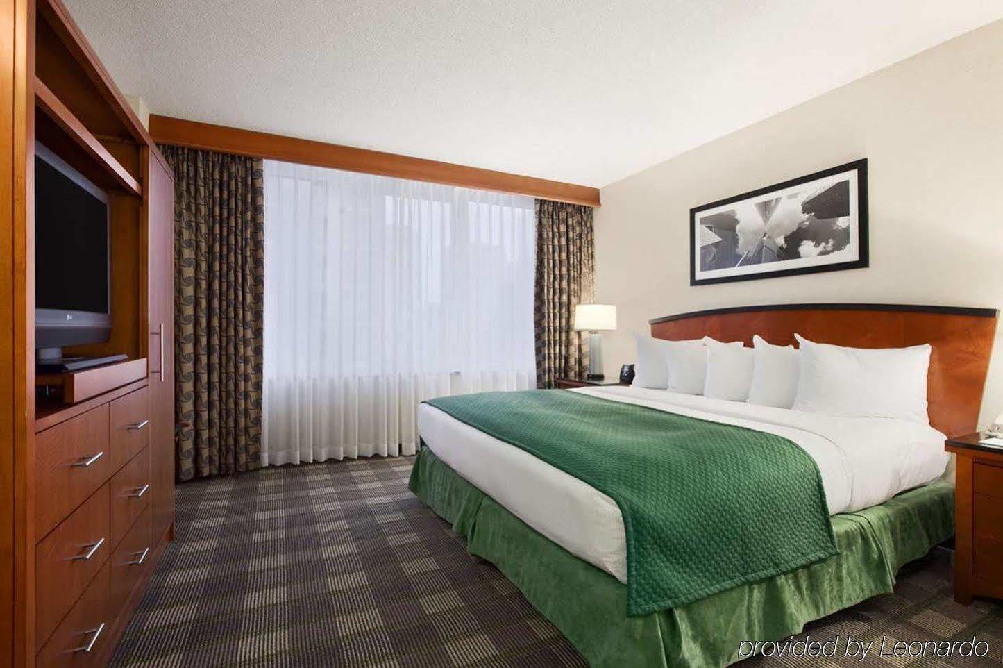 Embassy By Hilton Downtown Magnificent Mile