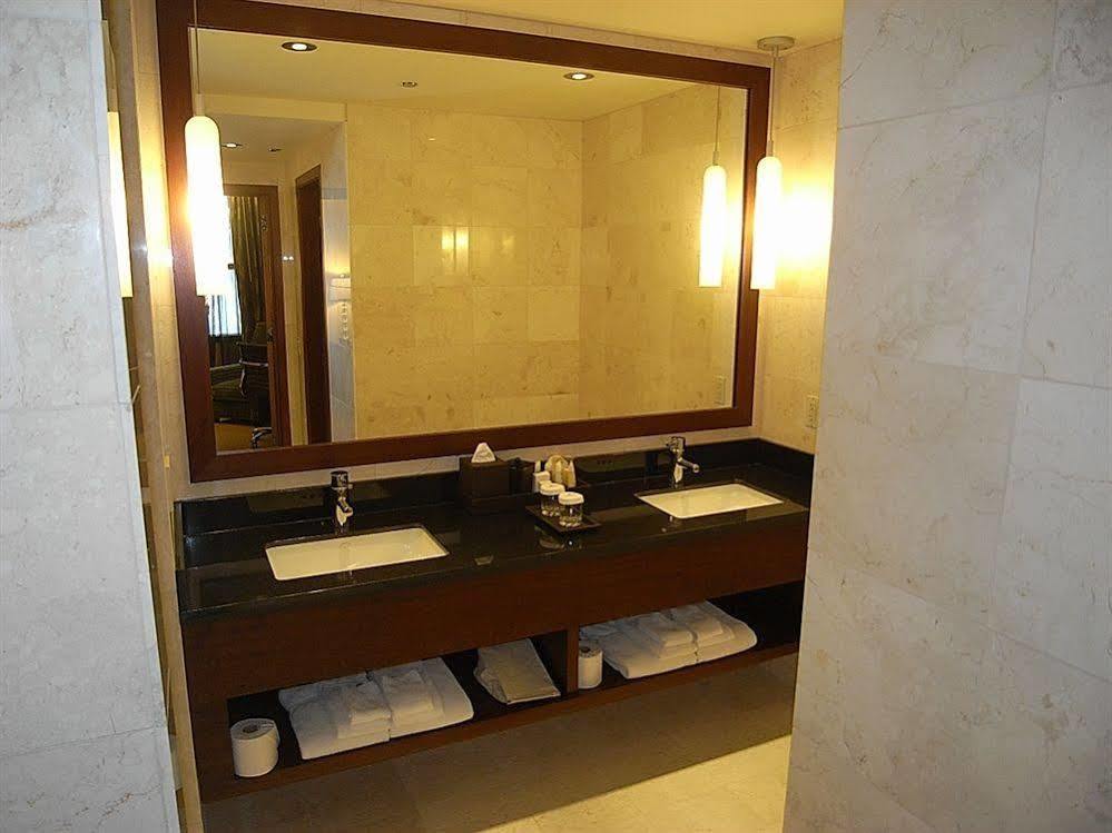 Millennium Knickerbocker Hotel