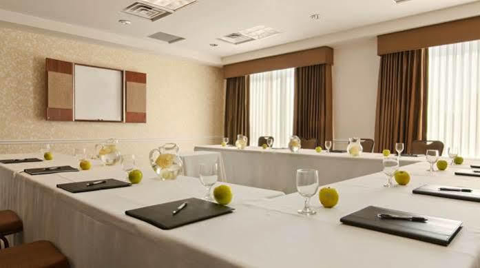 Hilton Garden Downtown Riverwalk Hotel Chicago