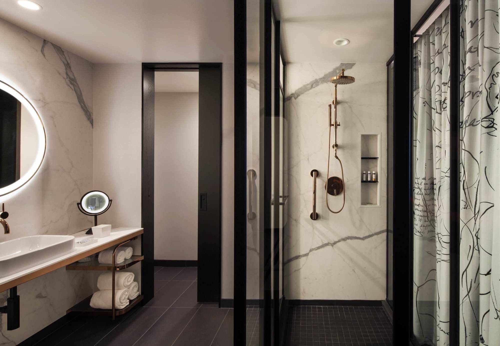 Emc2, Autograph Collection