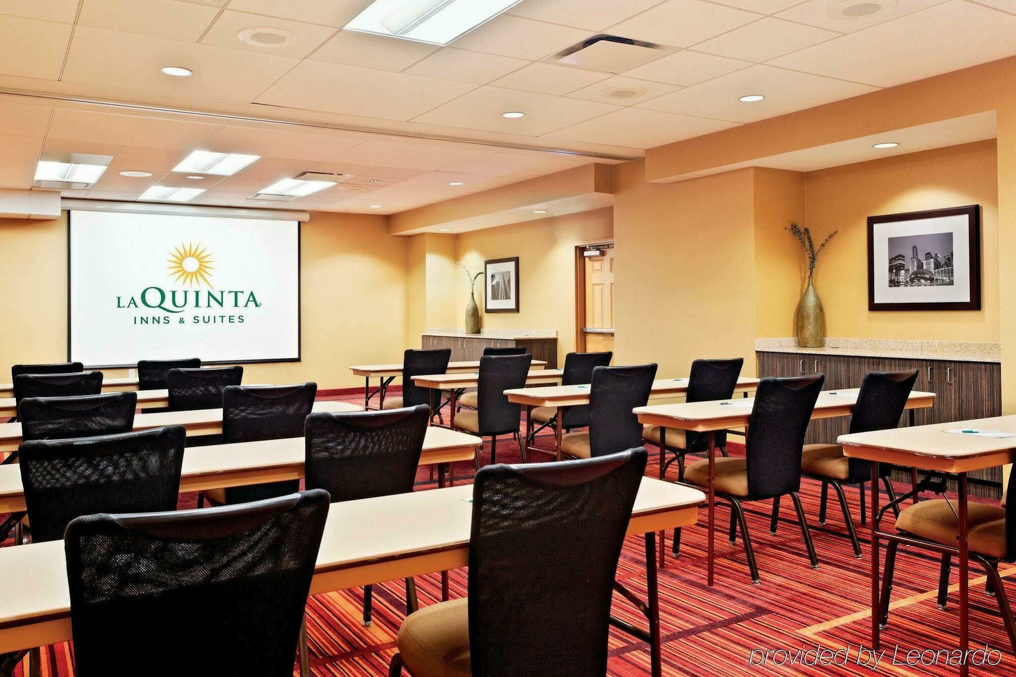 La Quinta Inn & Suites by Wyndham Chicago Downtown