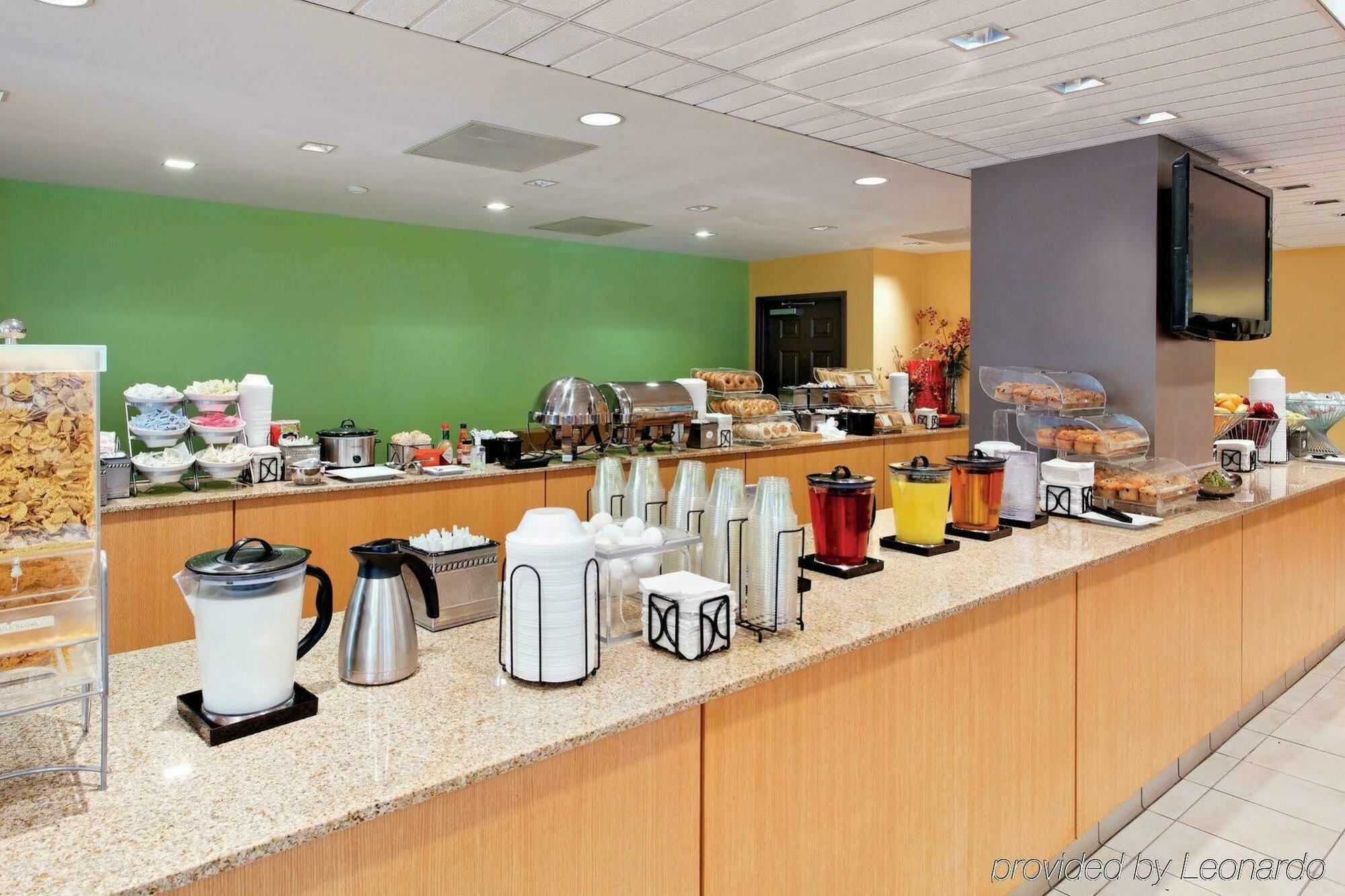 La Quinta Inn & Suites by Wyndham Chicago Downtown Hotel 3*