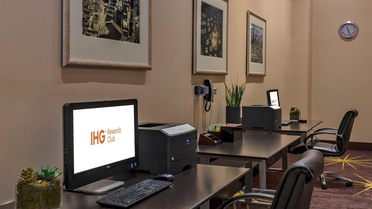 Hotel Mart Plaza River North, An Ihg 4*