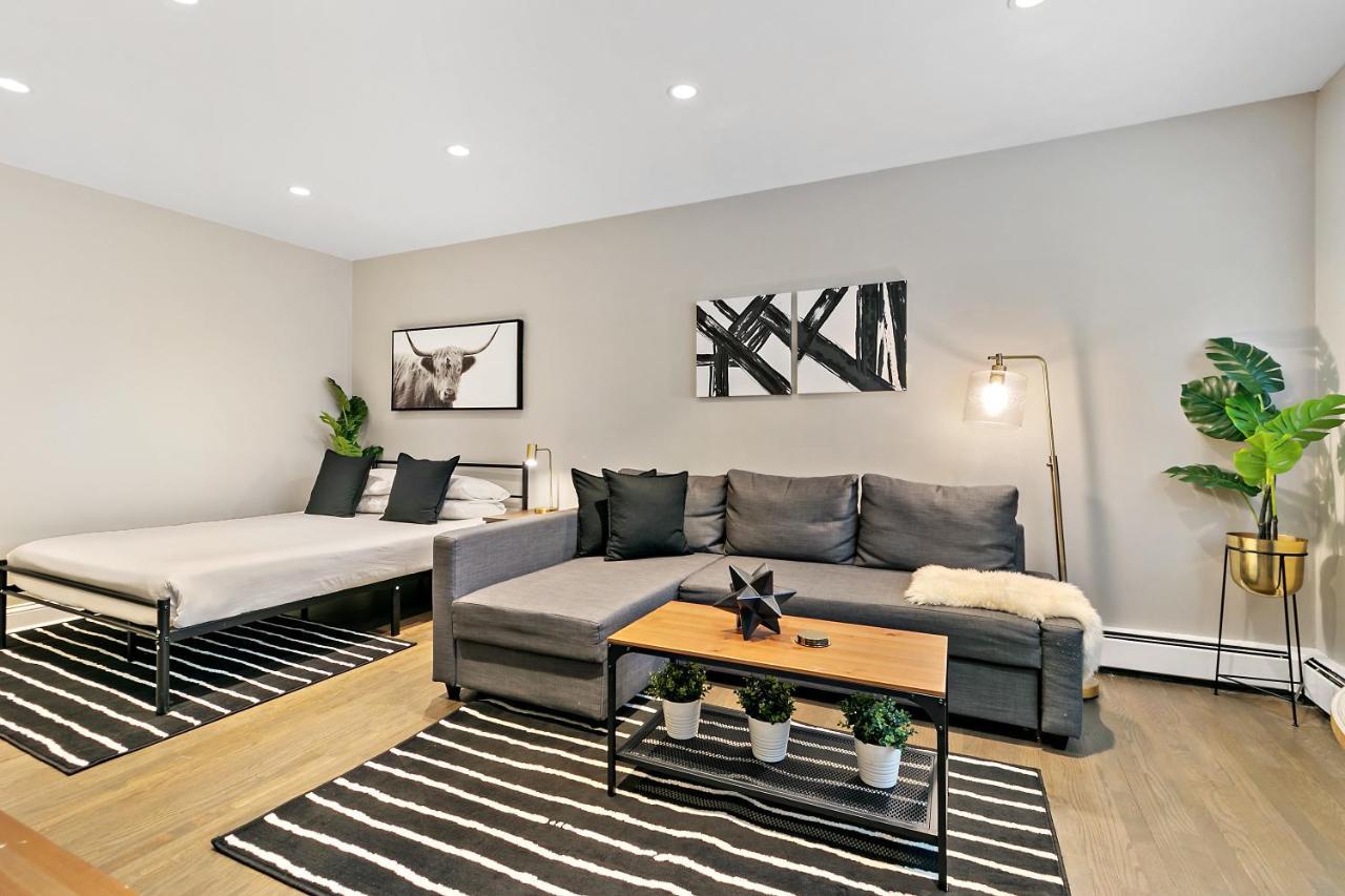 In Close To Boystown - Oakdale 204 Rep Chicago