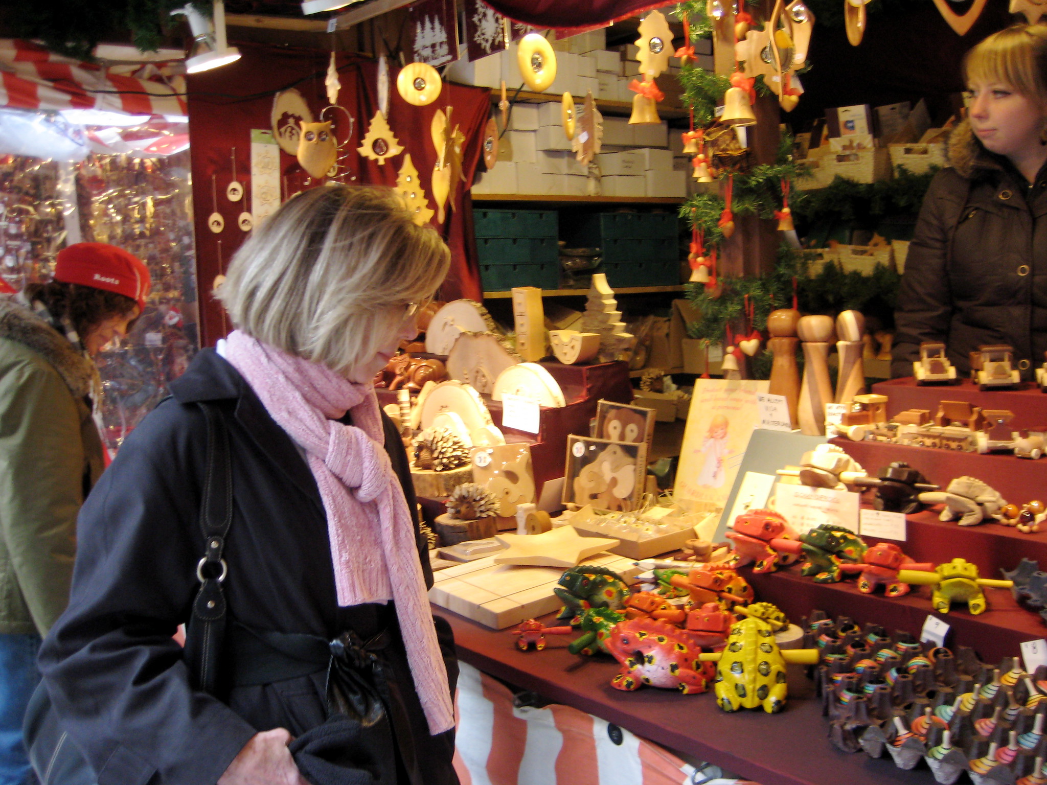 6 Best Places to Shop for Christmas Gifts in Chicago